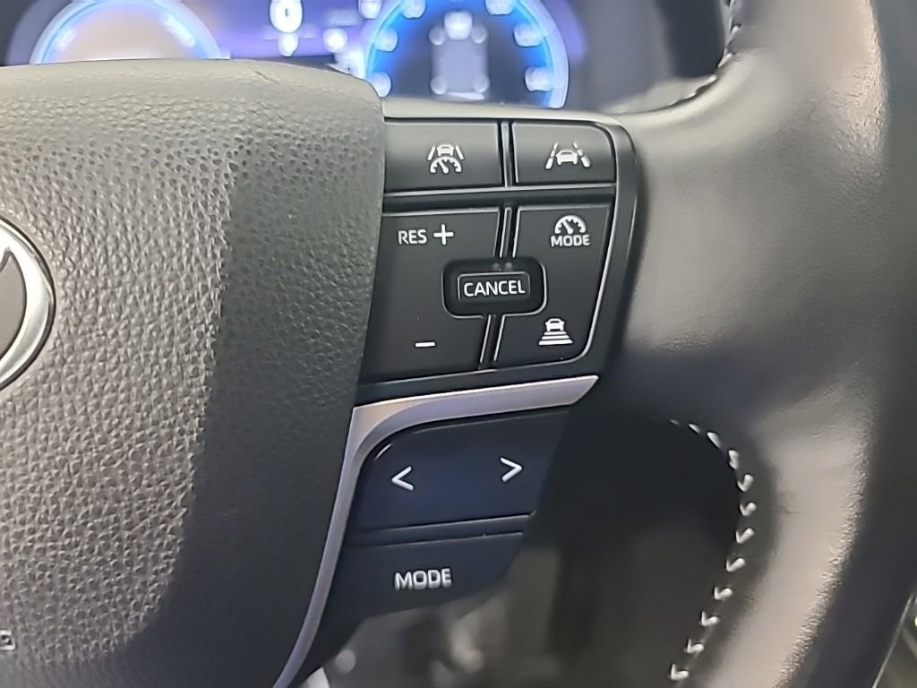 Used 2024 Toyota Crown Limited image 31