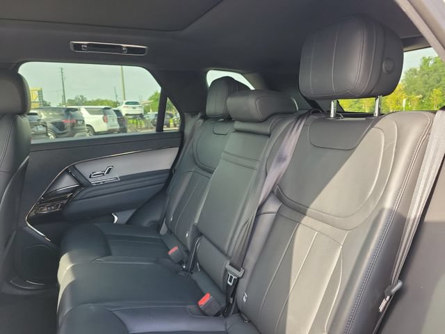 Used 2025 Land Rover Range Rover Sport SE AWD/4WD image 10