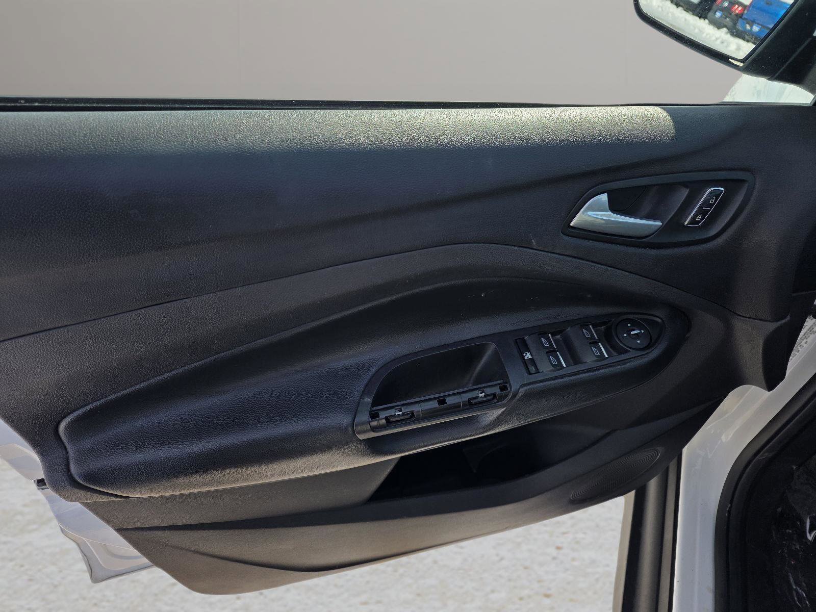 Used 2015 Ford C-MAX SE image 25