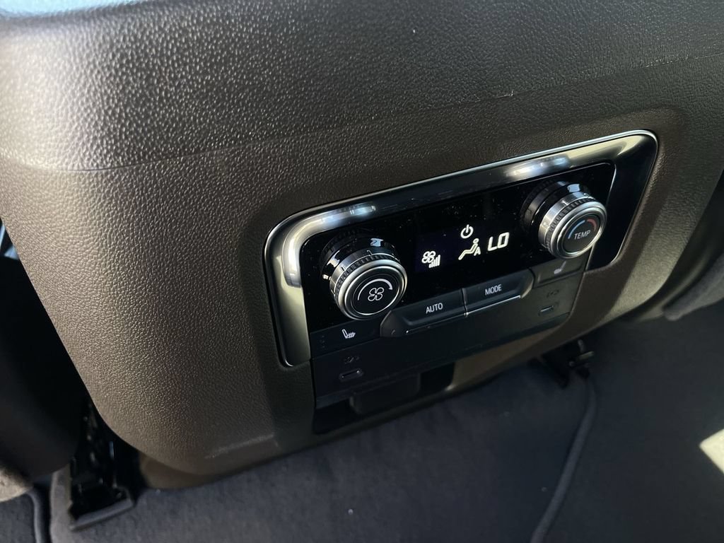 New 2026 GMC Yukon XL Elevation AWD/4WD image 21