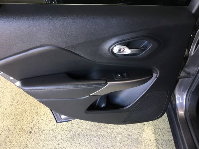 Used 2019 Jeep Cherokee Limited image 43