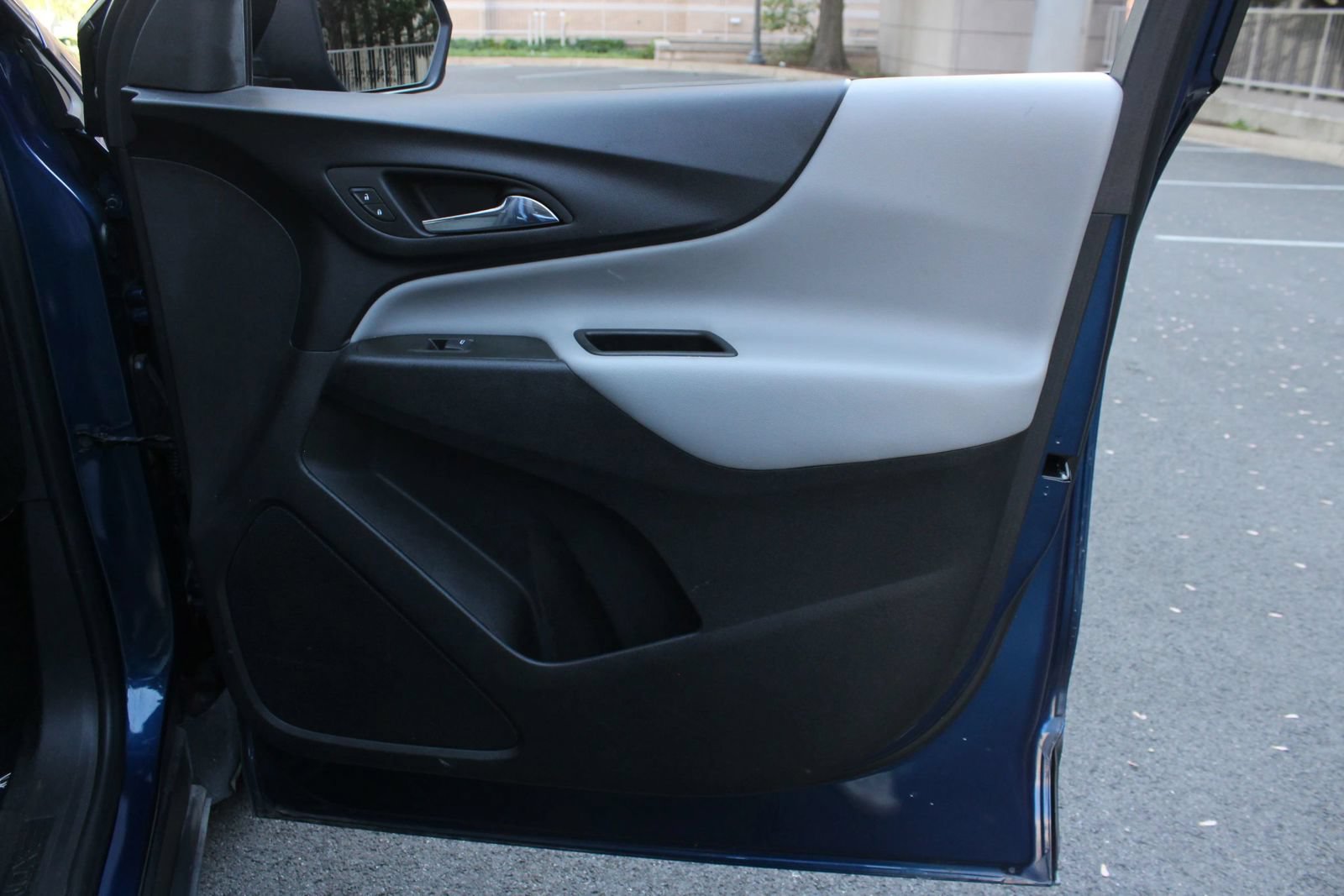 Used 2023 Chevrolet Equinox LS w/ LS Convenience Package FWD image 28
