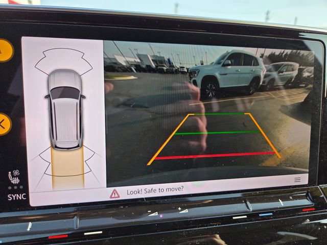 Used 2025 Volkswagen Atlas Peak Edition SE AWD/4WD image 14