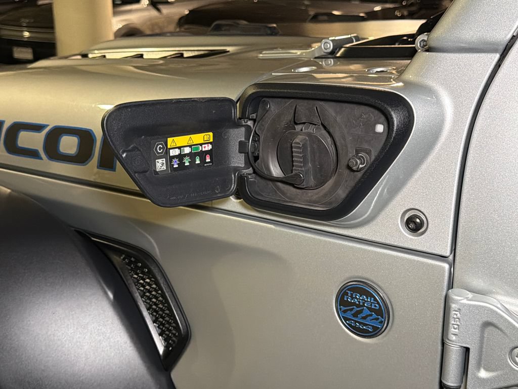 Used 2022 Jeep Wrangler Unlimited Rubicon 4xe w/ Cold Weather Group AWD/4WD image 16