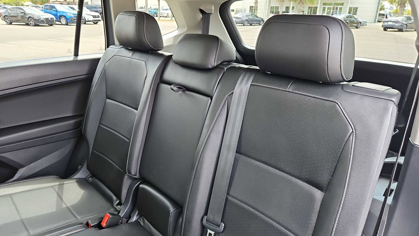 Used 2021 Volkswagen Tiguan SE w/ Panoramic Sunroof Package image 25