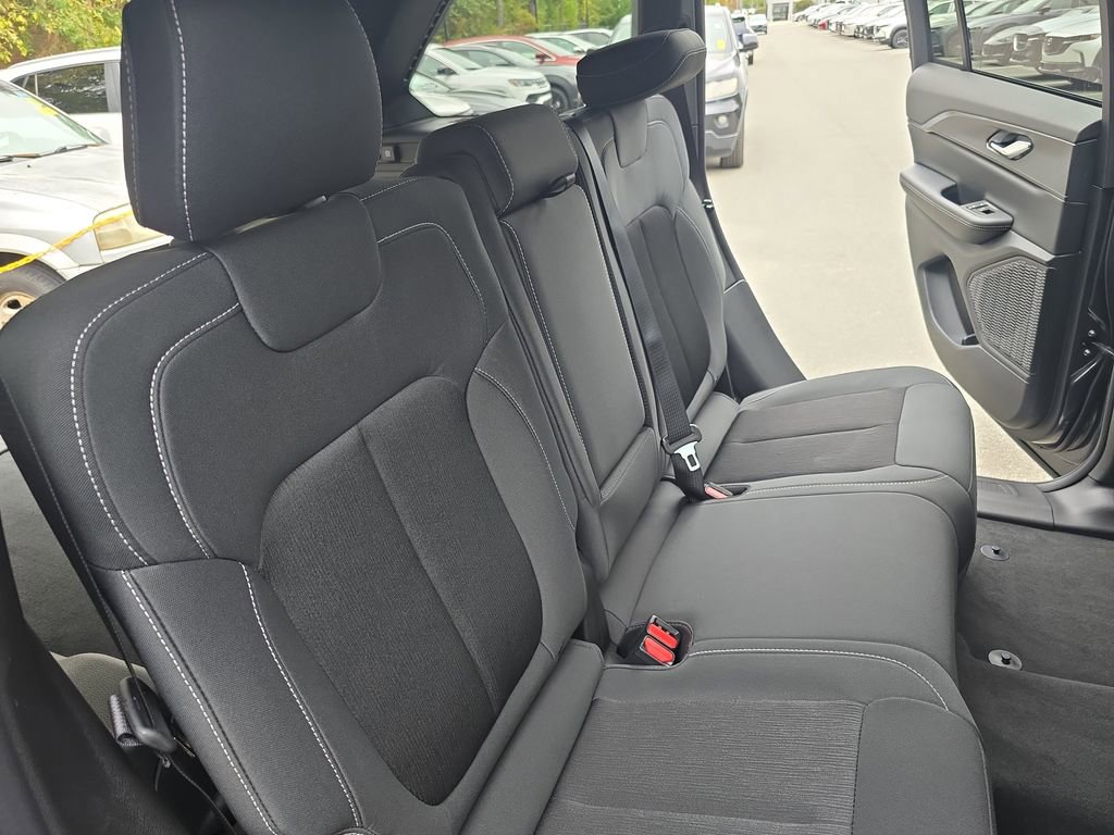 New 2025 Jeep Grand Cherokee Laredo image 11