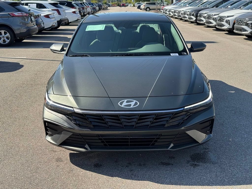 Used 2026 Hyundai Elantra SE FWD image 5