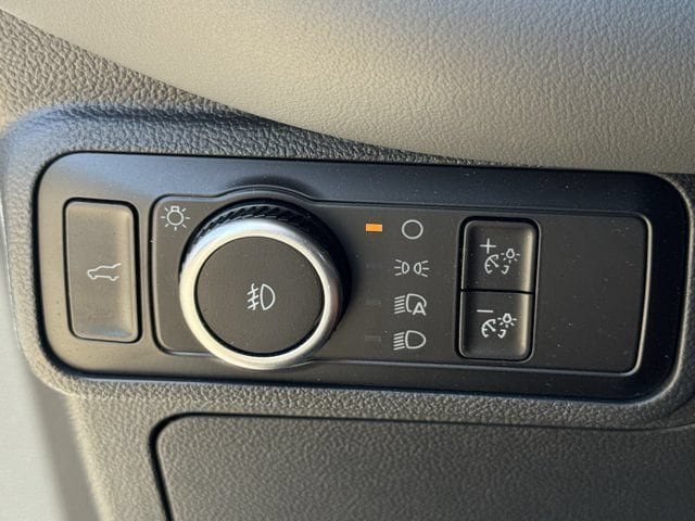 Used 2025 Ford Explorer Active w/ Active Comfort Package RWD image 26