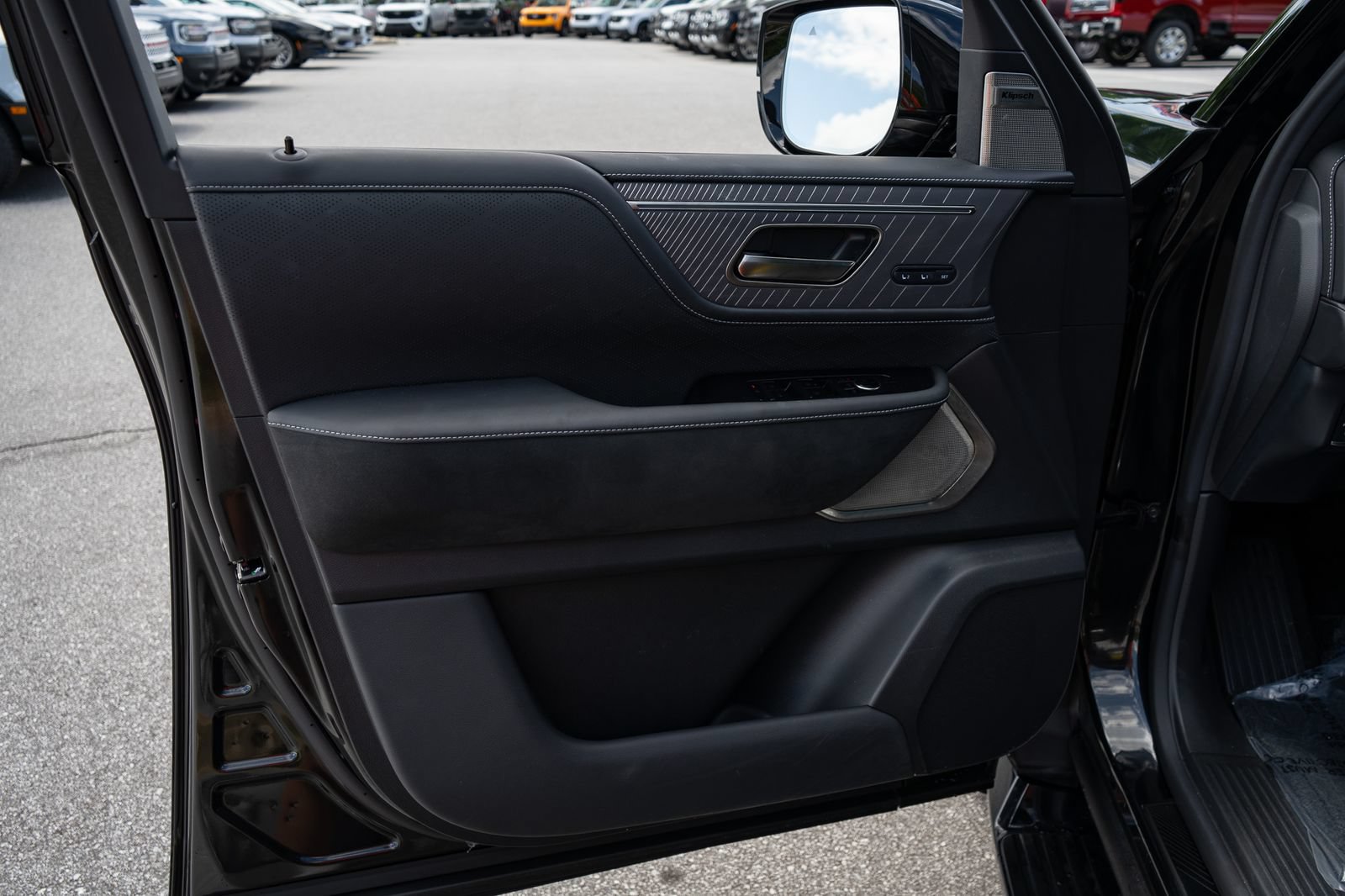 Used 2026 INFINITI QX80 Autograph w/ Premium Cargo Package AWD/4WD image 34
