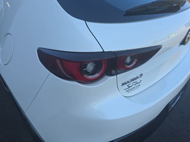 Used 2023 Hyundai Venue SEL w/ Cargo Package FWD image 23
