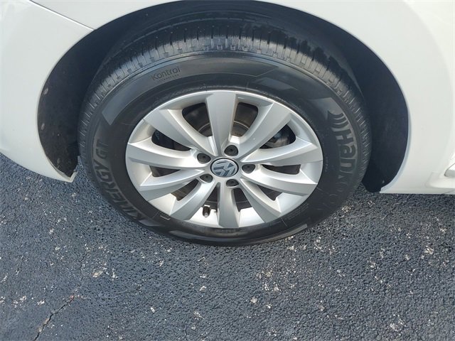 Used 2019 Volkswagen Beetle 2.0T S image 29