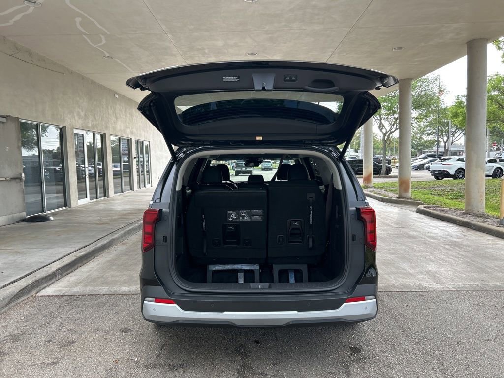 Used 2025 Kia Carnival EX image 43