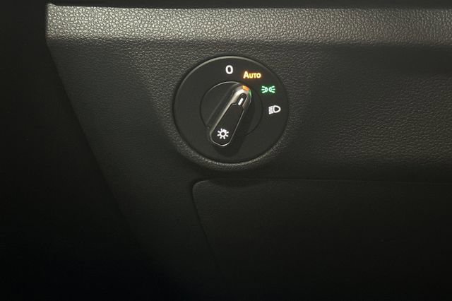 Certified 2025 Volkswagen Jetta Sport image 31