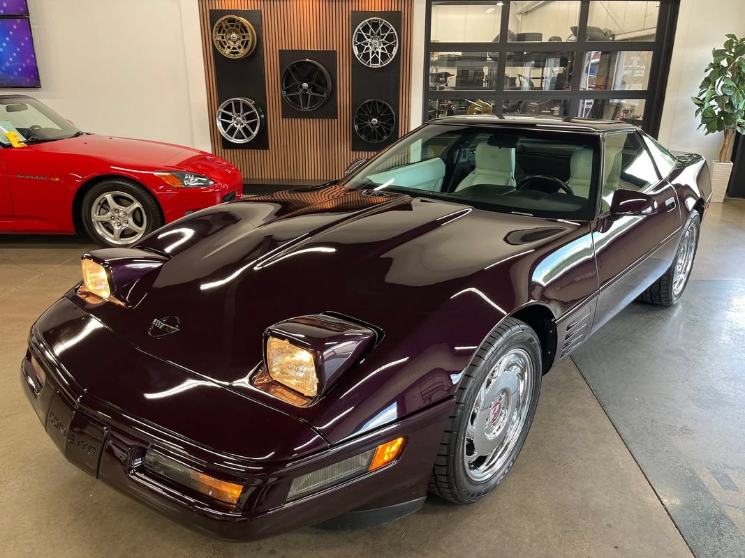 Used 1993 Chevrolet Corvette Coupe RWD image 2