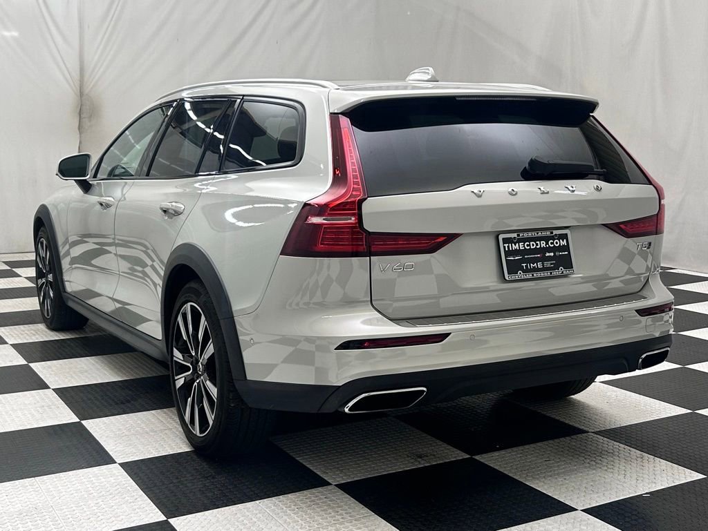 Used 2020 Volvo V60 T5 Cross Country AWD/4WD image 5