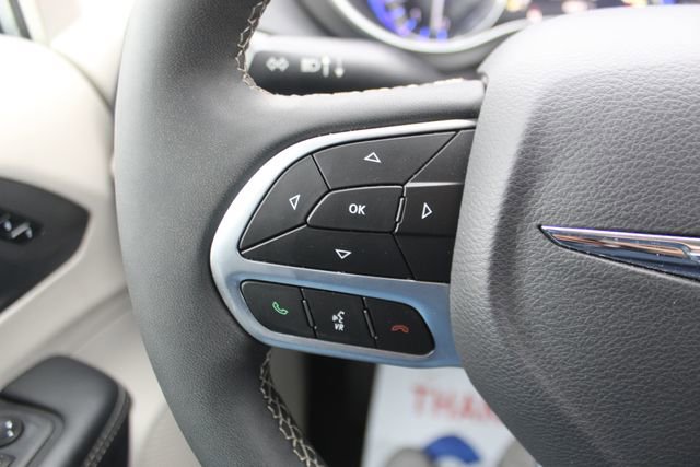 Used 2024 Chrysler Pacifica Touring-L image 14