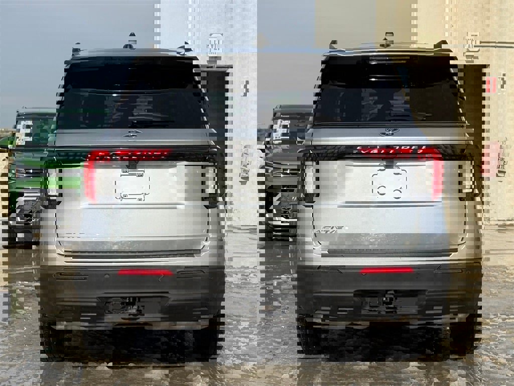 Used 2025 Ford Explorer Active image 6