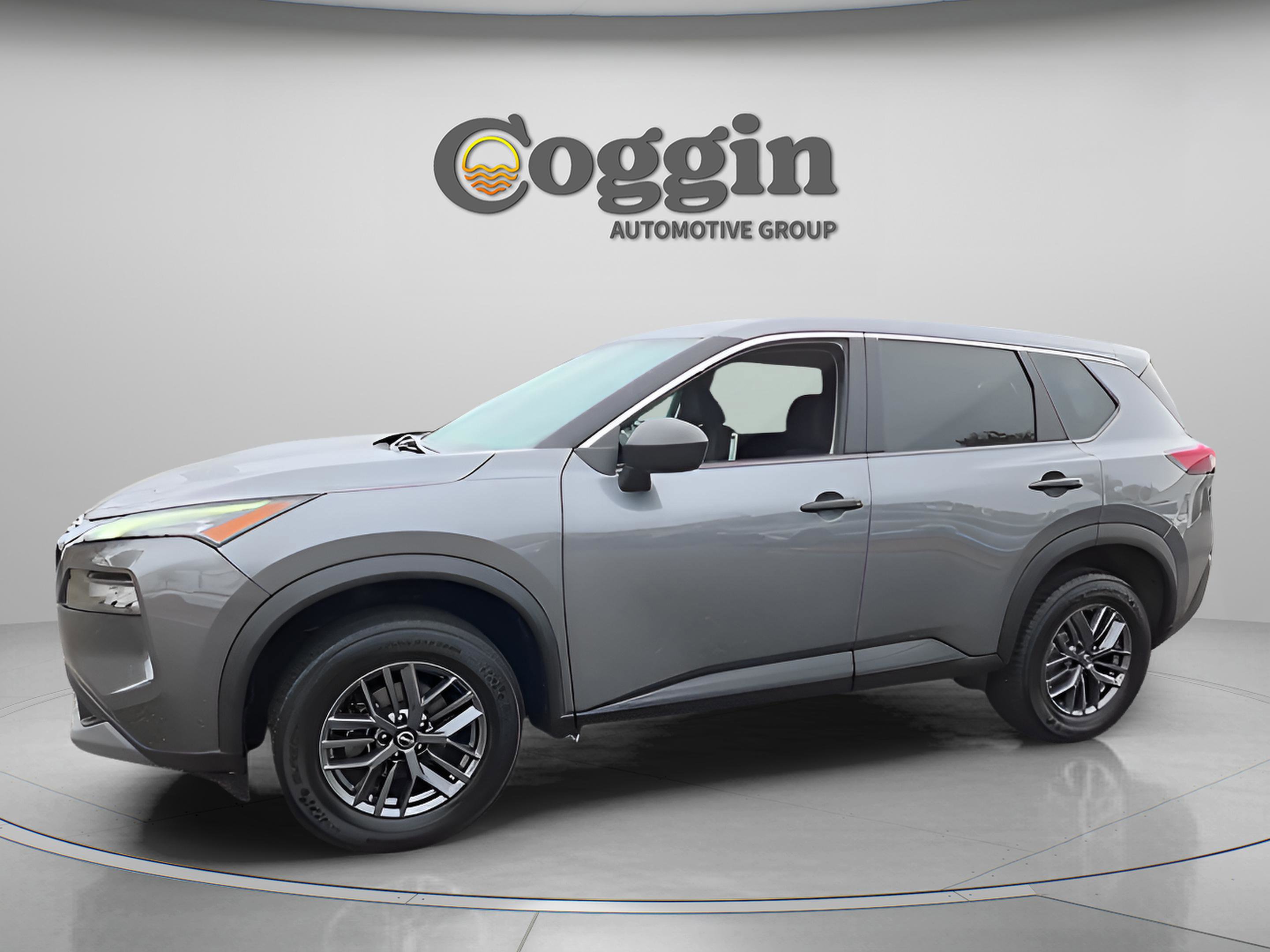 Used 2023 Nissan Rogue S image 2