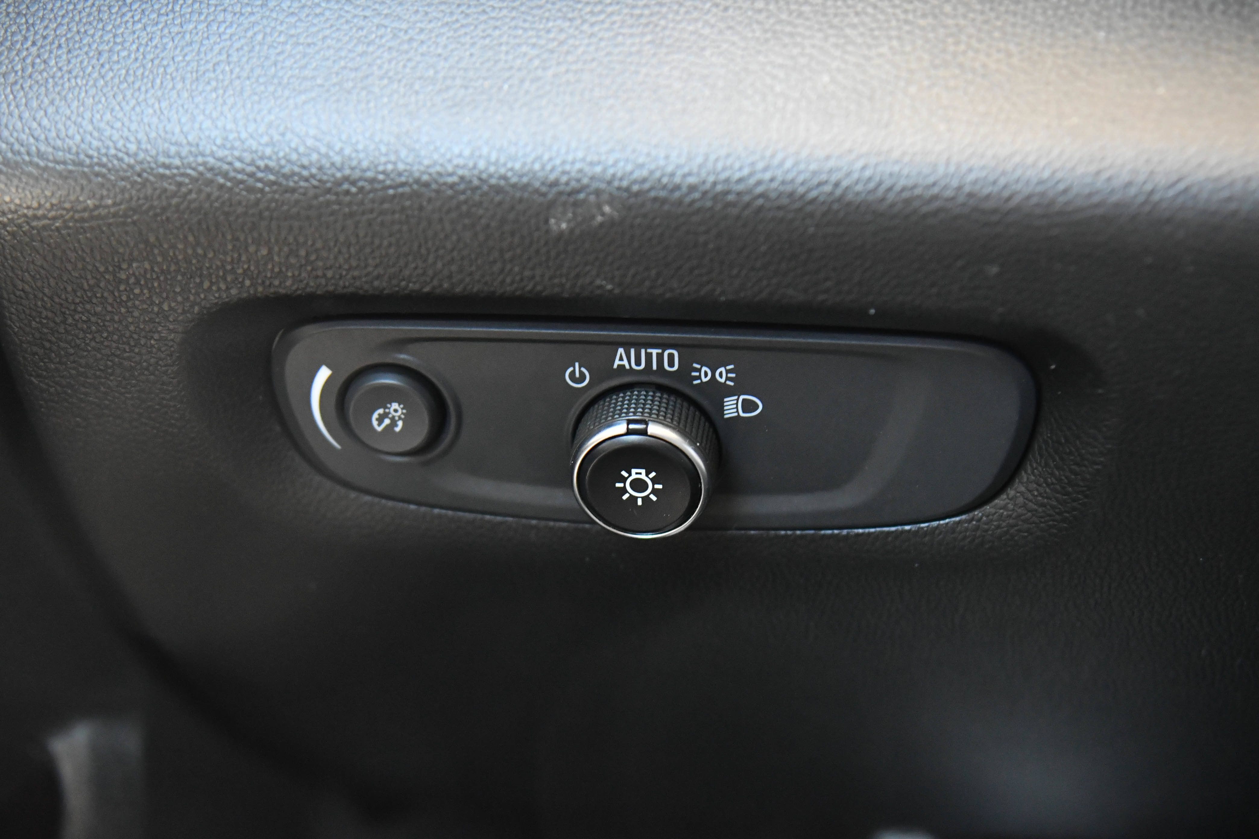 Used 2021 Chevrolet Traverse LS FWD image 29