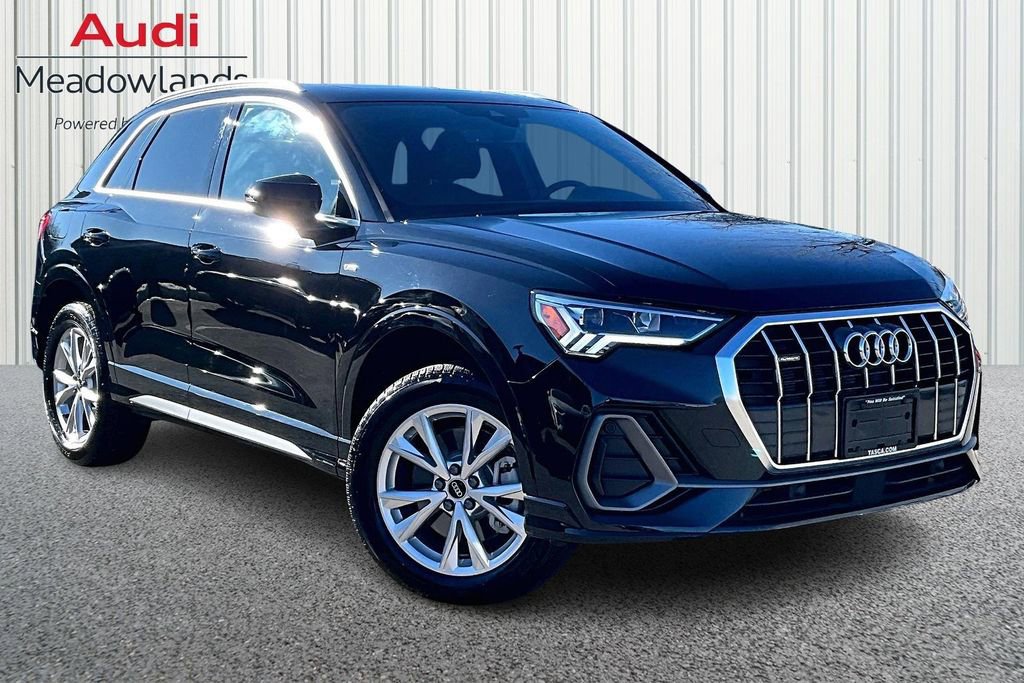 Used 2025 Audi Q3 2.0T Premium w/ Convenience Package image 3