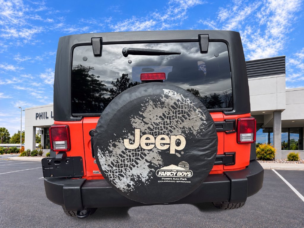 Used 2015 Jeep Wrangler Unlimited Rubicon w/ Connectivity Group AWD/4WD image 7