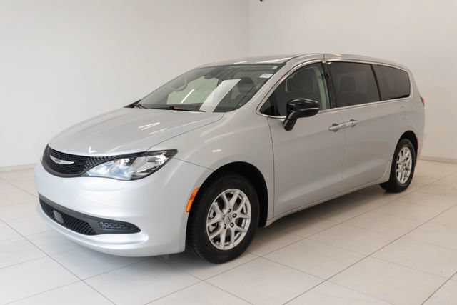 Used 2024 Chrysler Voyager LX FWD image 6