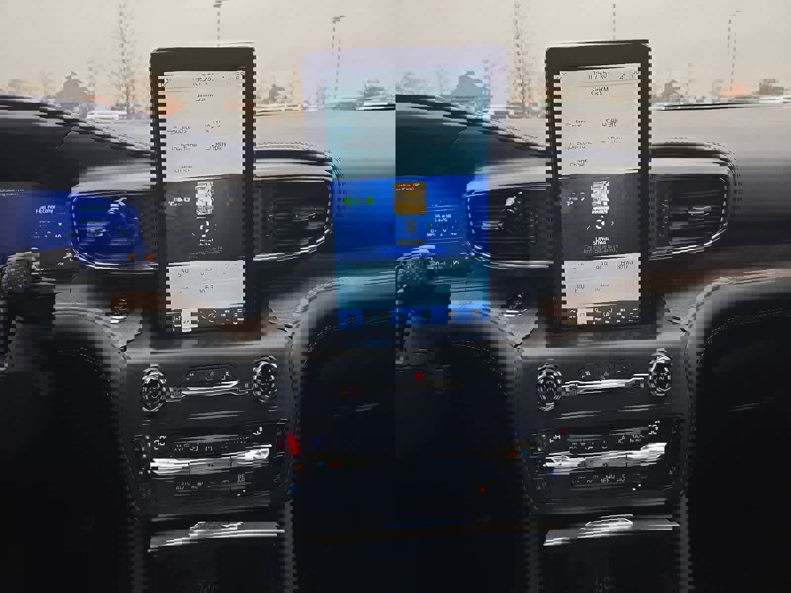 Used 2020 Ford Explorer Platinum w/ Premium Technology Package image 29