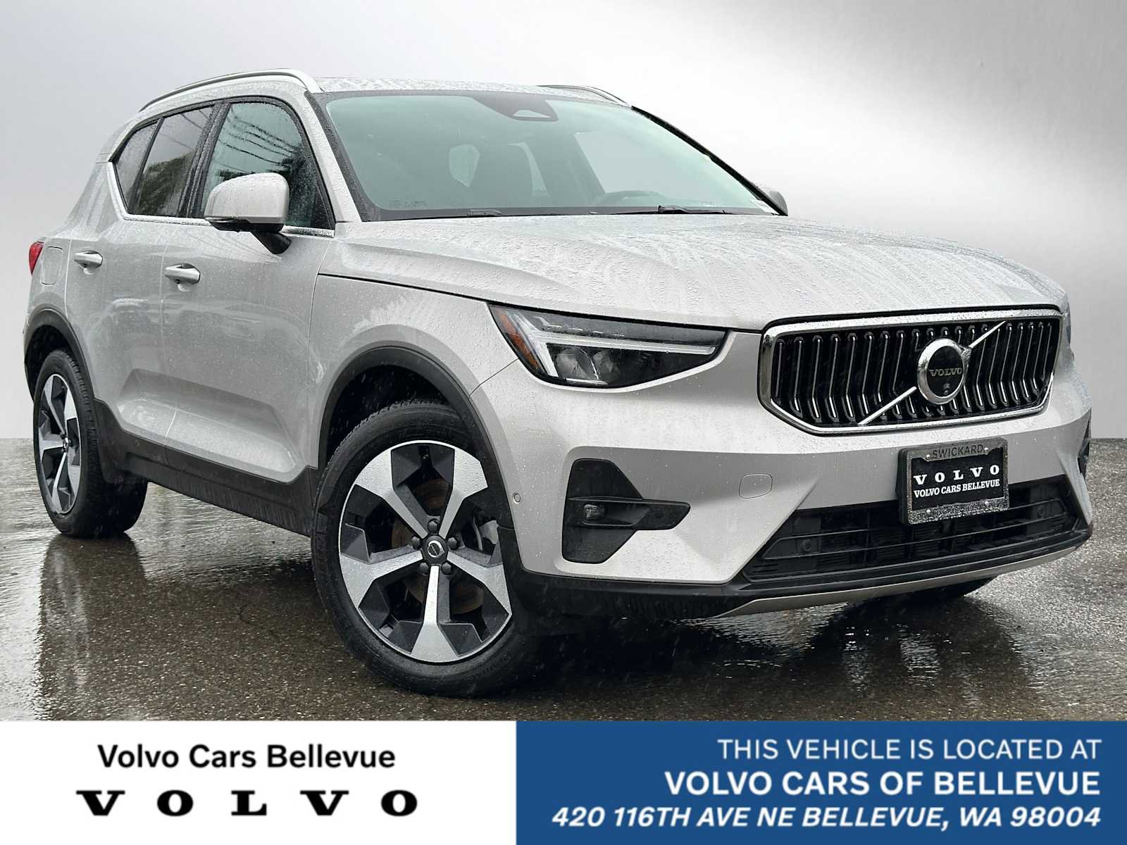 Certified 2025 Volvo XC40 B5 Plus AWD/4WD image 1