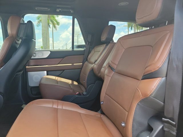 Certified 2023 Lincoln Navigator Reserve AWD/4WD image 16