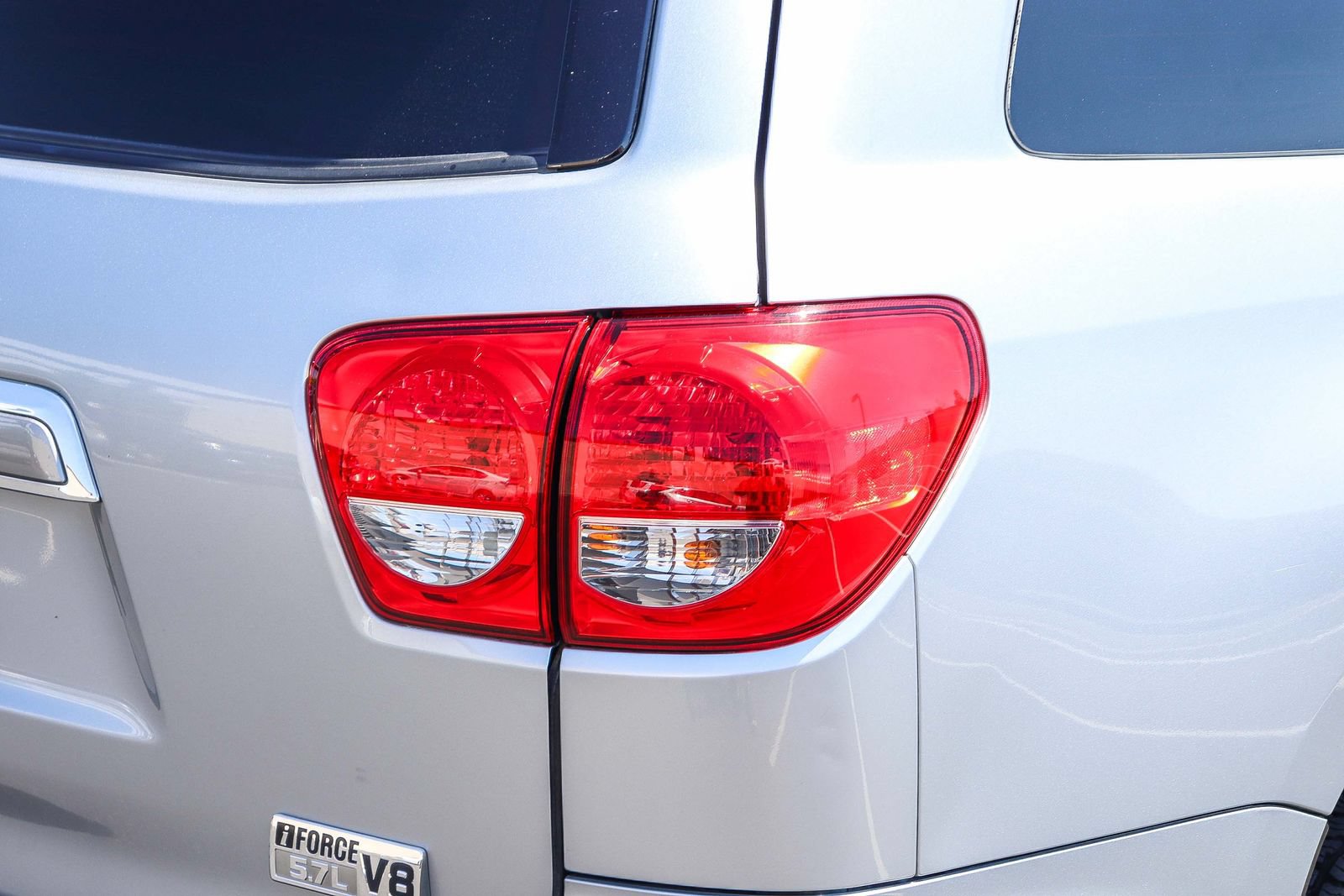 Used 2016 Toyota Sequoia Limited w/ Safety & Convenience Package AWD/4WD image 8