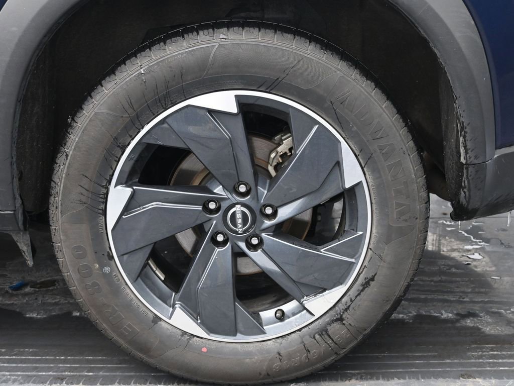 Used 2024 Nissan Rogue SV image 16