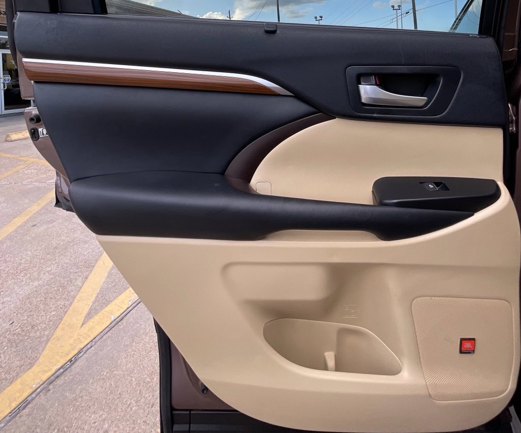 Used 2017 Toyota Highlander Limited FWD image 31