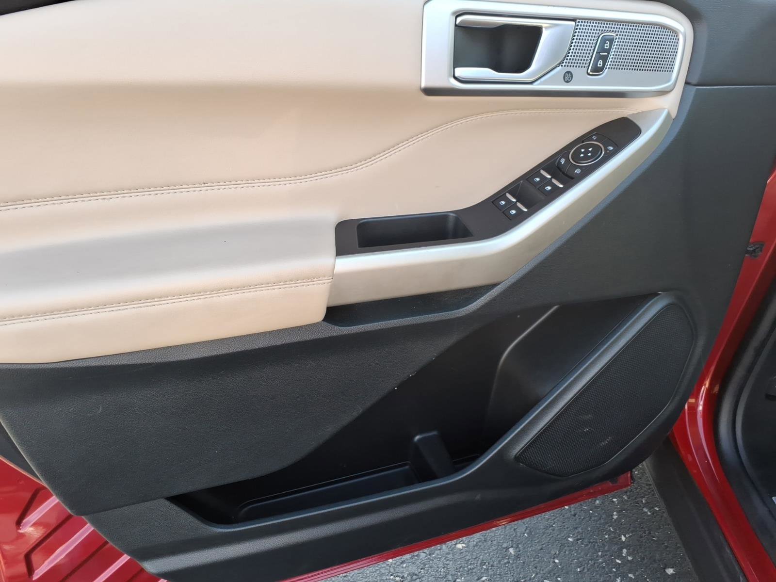 Used 2023 Ford Explorer Limited image 12