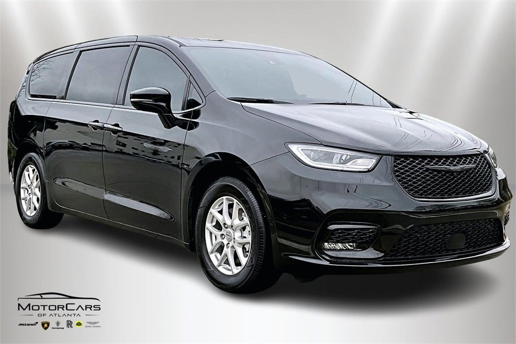 Used 2025 Chrysler Pacifica Select image 2