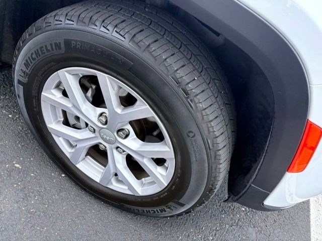Used 2022 Jeep Grand Cherokee L Limited AWD/4WD image 4