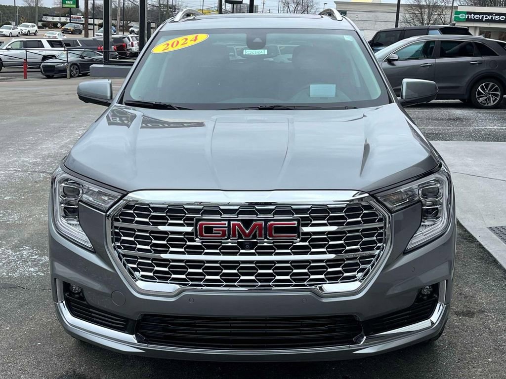Used 2024 GMC Terrain Denali w/ Denali Premium Package image 8
