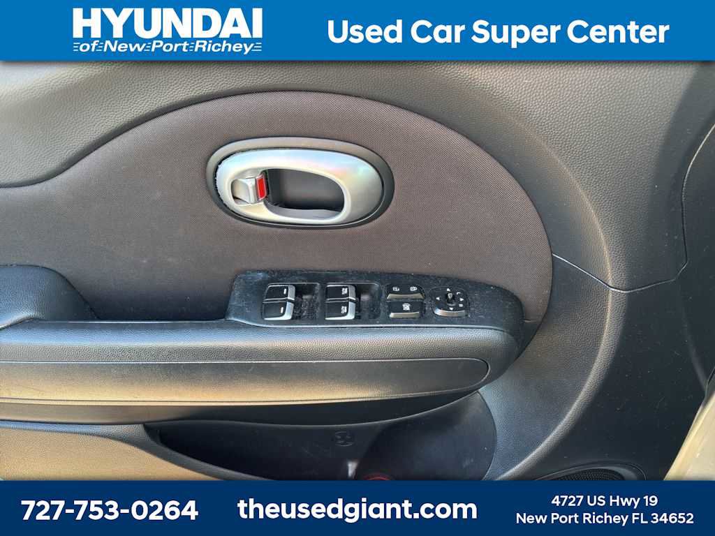 Used 2019 Kia Soul + image 9