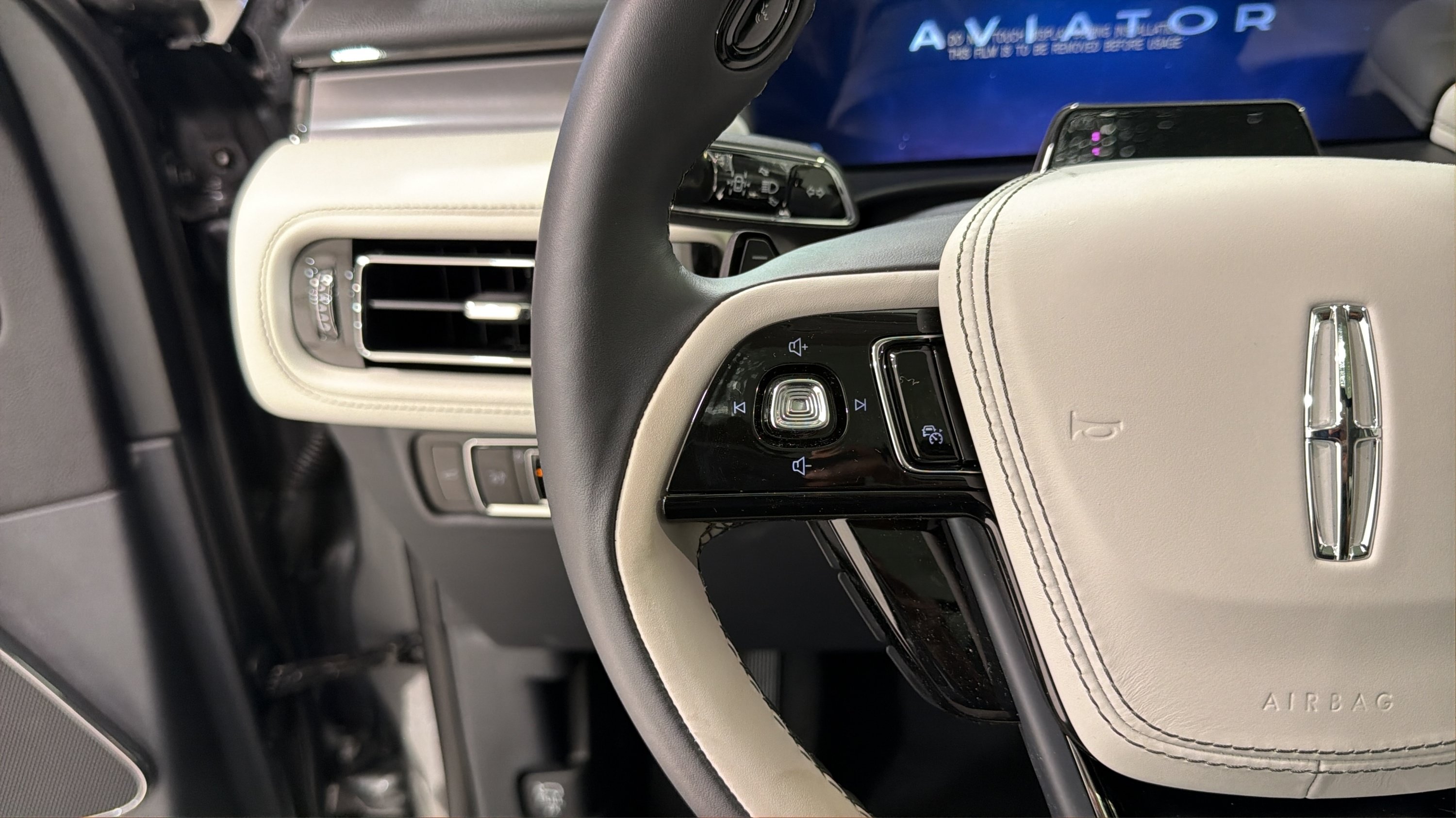 New 2027 Lincoln Aviator 2WD image 13