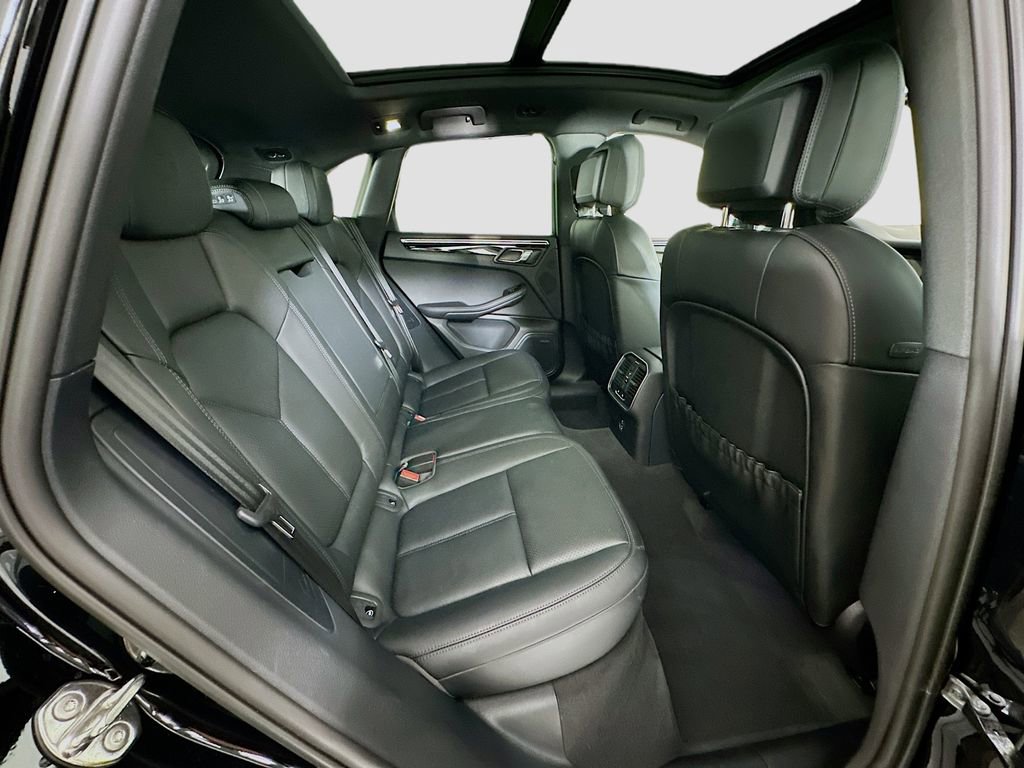 Certified 2026 Porsche Macan AWD/4WD image 31