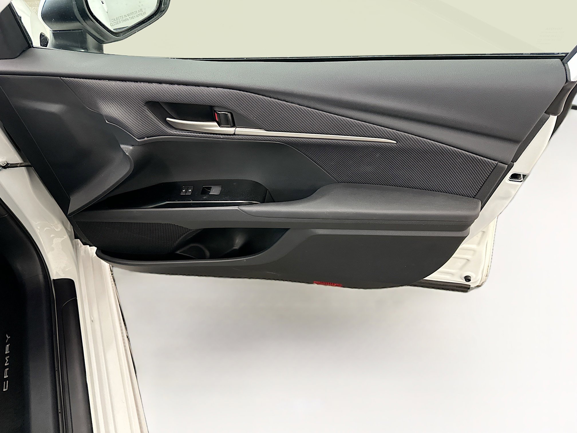 Used 2025 Toyota Camry SE w/ Multimedia Upgrade Package image 33