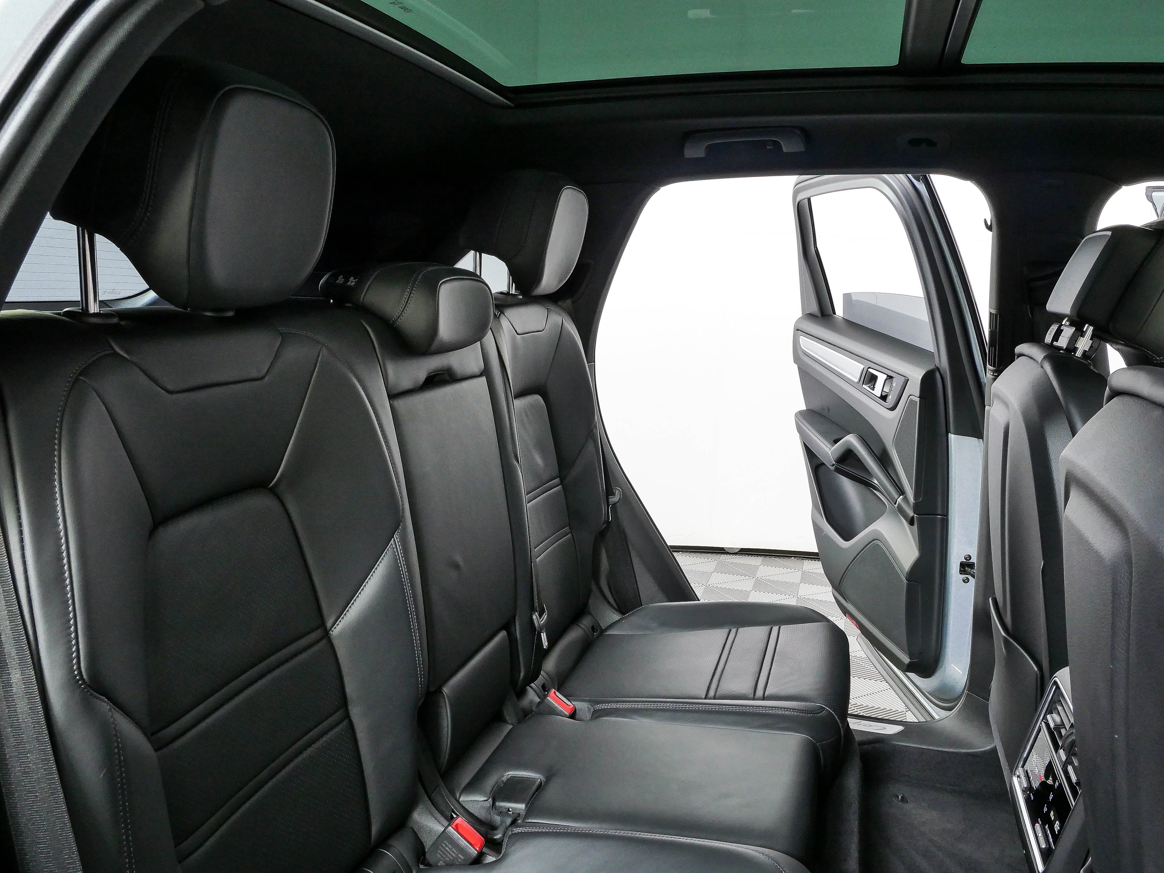Certified 2023 Porsche Cayenne AWD/4WD image 23