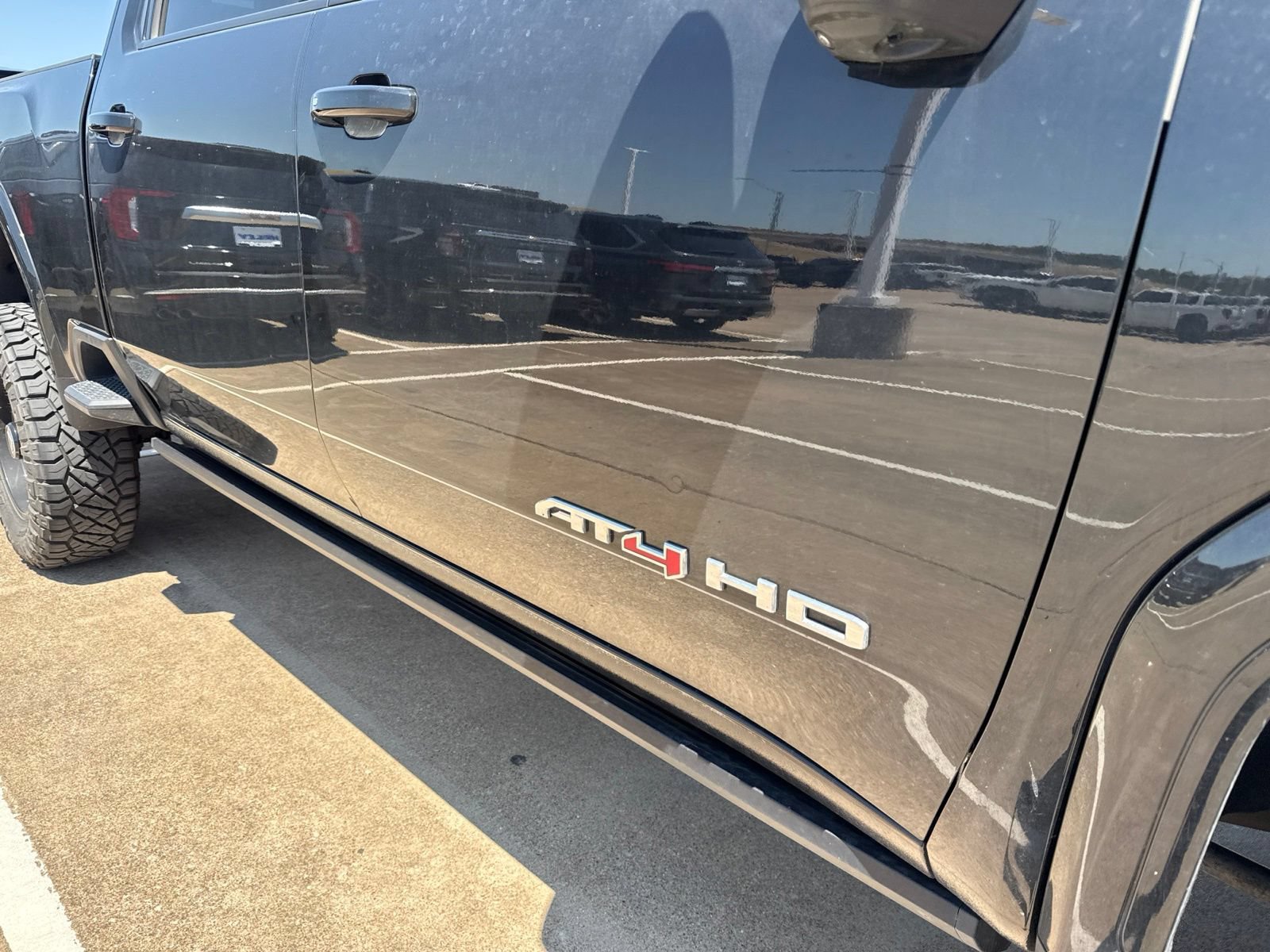 Used 2025 GMC Sierra 2500 AT4 w/ AT4 Premium Plus Package AWD/4WD image 7