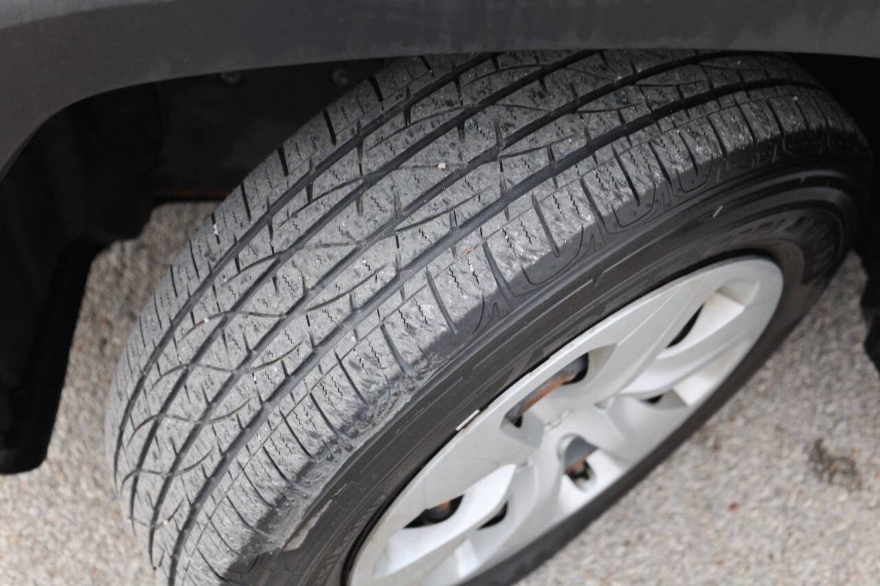 Used 2019 Toyota RAV4 LE AWD/4WD image 25