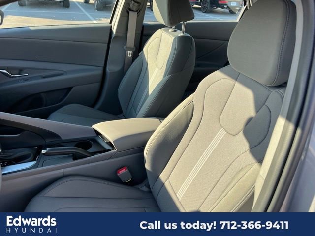 New 2025 Hyundai Elantra SE image 19