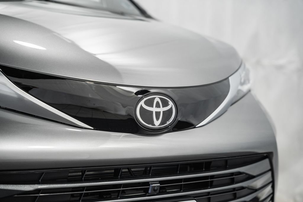 New 2026 Toyota Sienna Platinum image 12