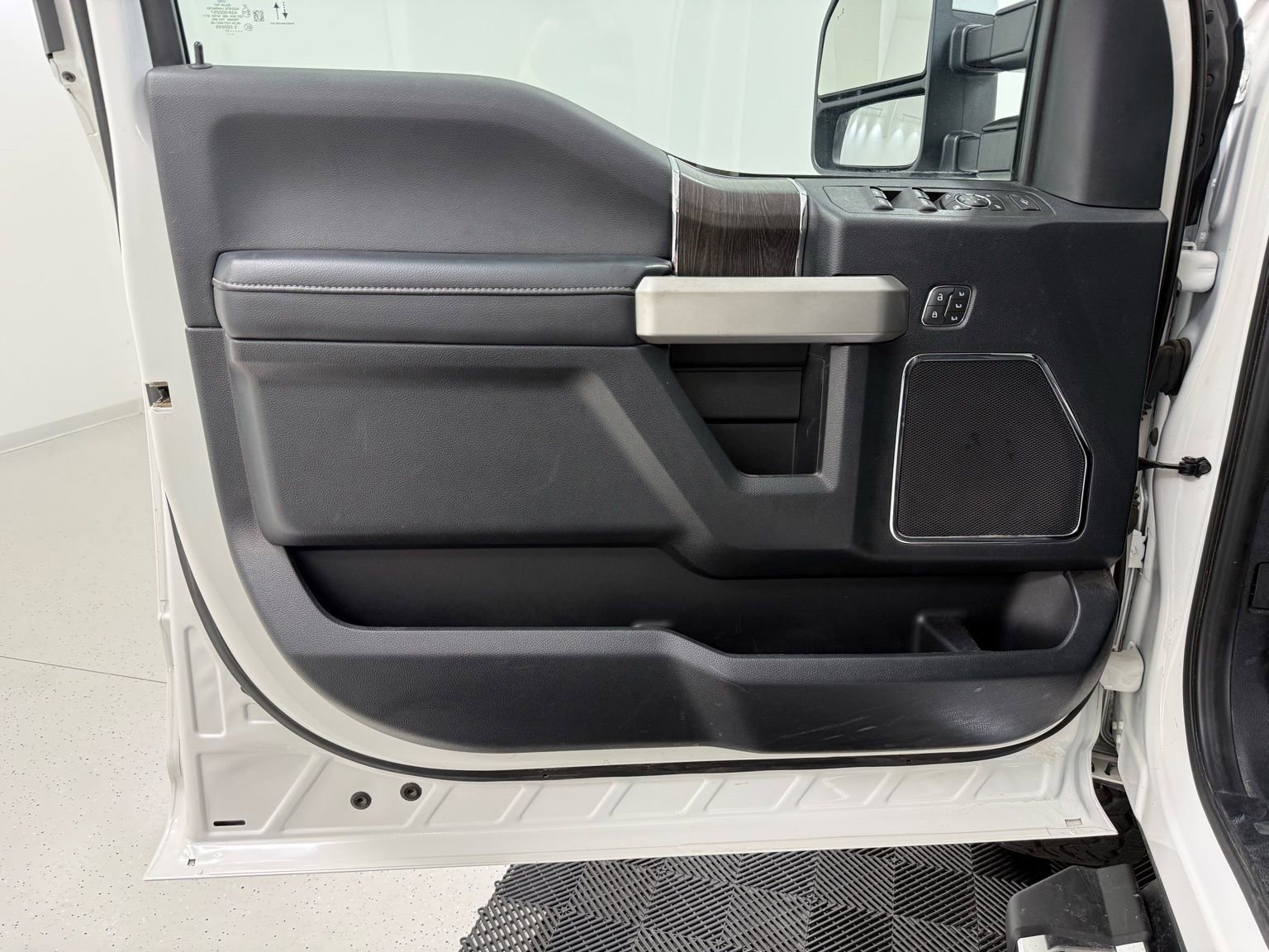 Used 2021 Ford F250 Lariat w/ Lariat Value Package image 17