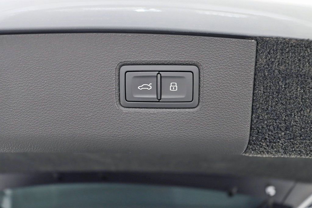 Used 2022 Bentley Bentayga image 41