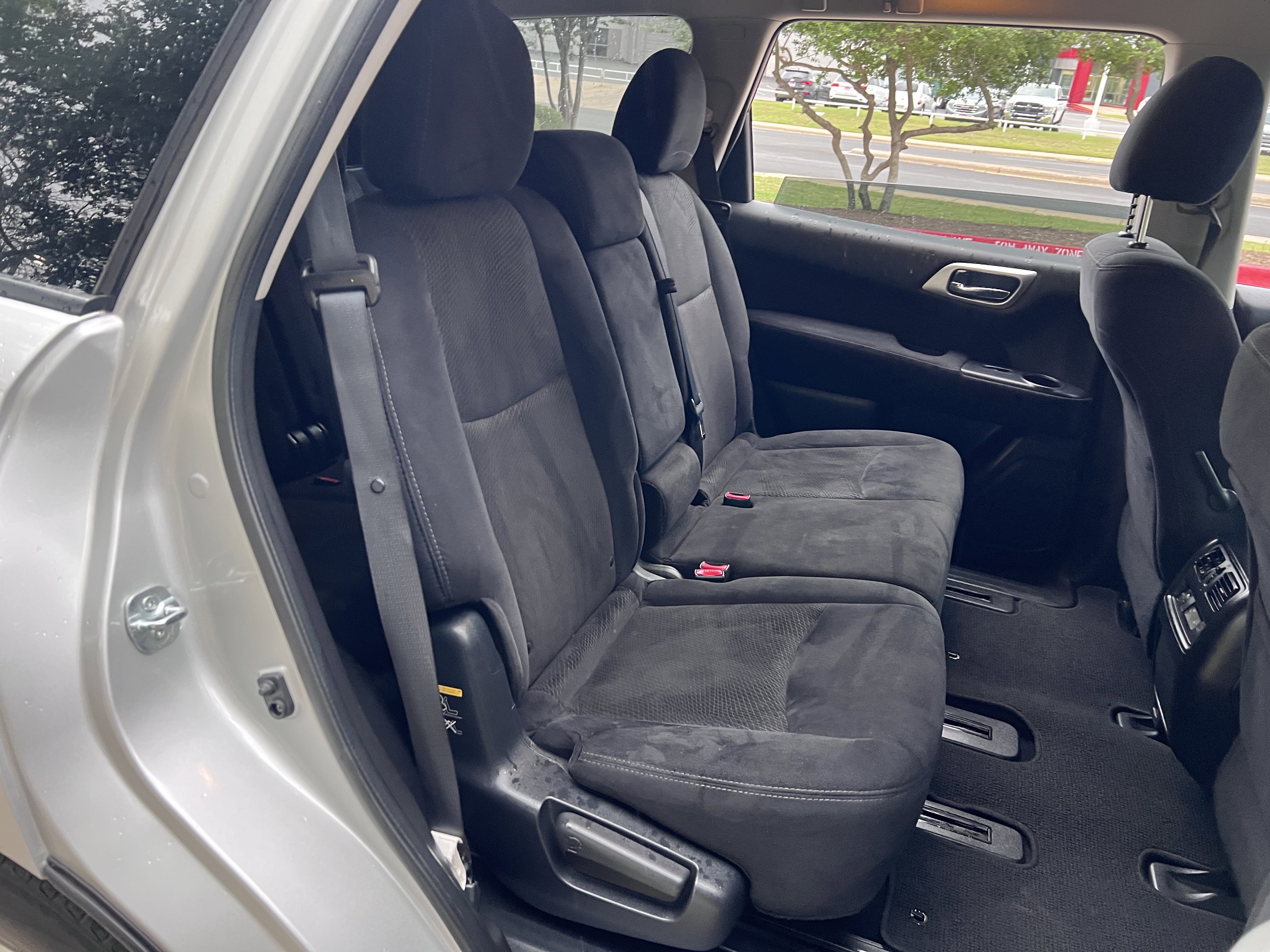 Used 2015 Nissan Pathfinder SV image 13