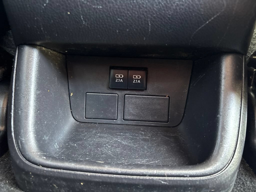 Used 2019 Toyota Highlander LE AWD/4WD image 37