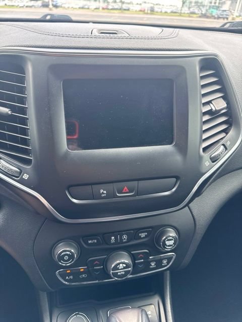 Used 2019 Jeep Cherokee Latitude Plus w/ Comfort/Convenience Group AWD/4WD image 20